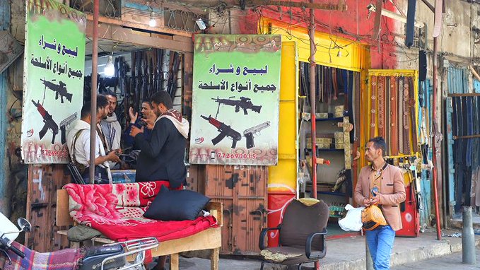 قوات الأمن تغلق سوق السلاح في أبين بعد توجيهات بالتحقيق في حادثة أمس