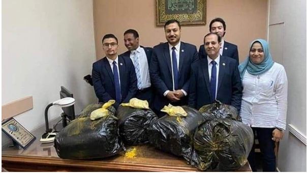 سلطات مطار القاهرة تضبط كمية قات كبيرة مهربة من عدن