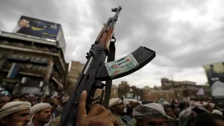 خلفت 5 قتلى وعدد من الجرحى المليشيا للطرفين .. : أشتباكات بين قوات مليشيا علي الحاكم وقوات مليشيا حنين قطينة في صنعاء 