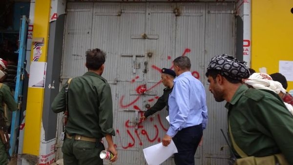 مصدر مصرفي بمأرب: إغلاق محال الصرافة إجراء غير قانوني هدفه تدمير اقتصاد المحافظة وحصارها