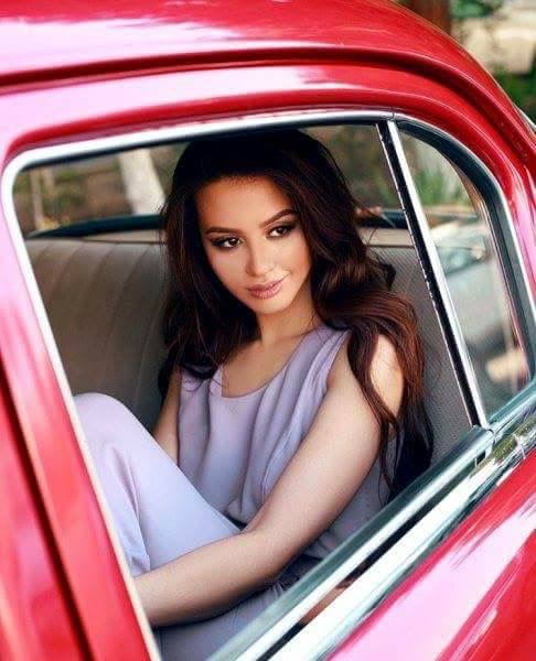 فتاه يمنية تستفز المتابعين بصورها الجريئة .. شاهد الصوره