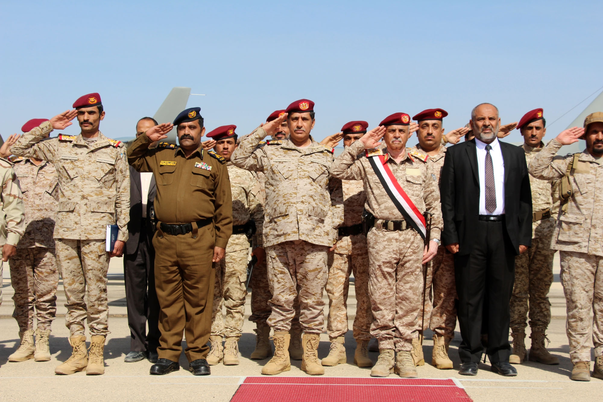 رئيس هيئة الأركان يصل الى سيئون للوقوف على جاهزية الوحدات العسكرية