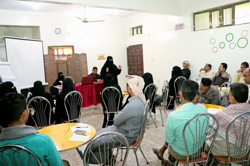 فريق شباب المعهد الامريكي NDI تقيم ندوة توعوية عن مخاطر المخدرات بغيل باوزير