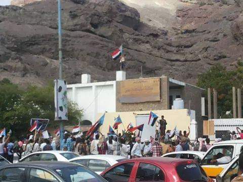 تعرف عليهم: هؤلاء السبب في إغلاق المحاكم بعدن