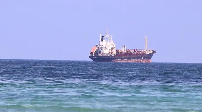 شركة النفط بصنعاء: التحالف ينتهك الهدنة ويحتجز سفينة بنزين