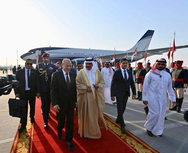 الرئيس العليمي يصل البحرين محطته الثانية في الجولة التي تشمل مصر وقطر