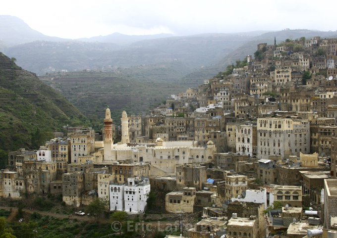 مقتل وإصابة أربعة مواطنين بينهم طفل بحادثتين منفصلتين في إب وسط البلاد