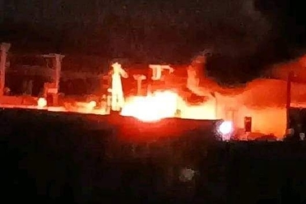 انقطاع التيار الكهربائي عن بعض مديريات شبوة بسبب حريق داخل محطة كهرباء عتق