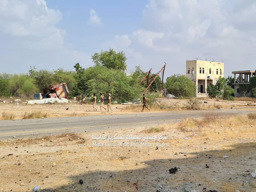 عاجل: قوات الجيش تستعيد مواقع ومناطق مهمة في حرض بعد مواجهات عنيفة من الحوثيين.. تفاصيل