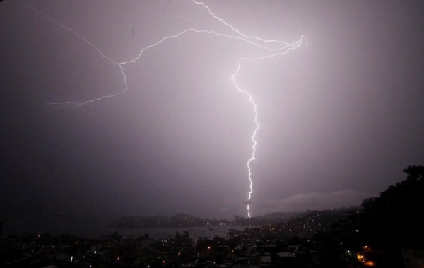 بعد وفاة 20 مواطنا بصواعق رعدية.. نصائح مهمة لتفادي الصواعق