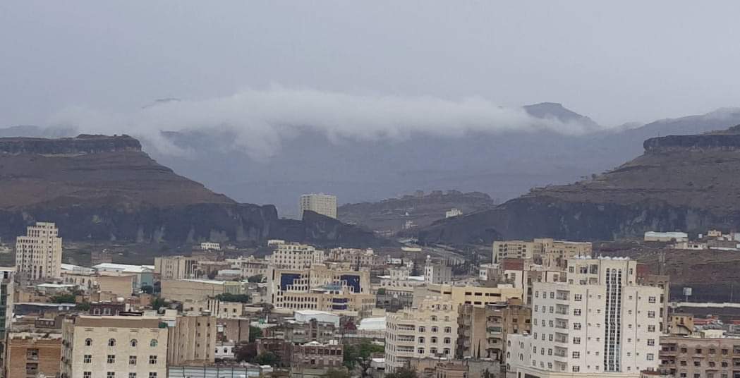 عاجل: سقوط جرحى جراء انفجار عنيف يهز معسكر امن الطرقات في تعز(تفاصيل أولية)