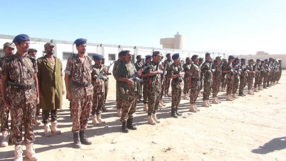 محافظ شبوة يزور قوات الشرطة وقوات الأمن الخاصة ويؤكد على دورهم في حماية مكتسبات المحافظة