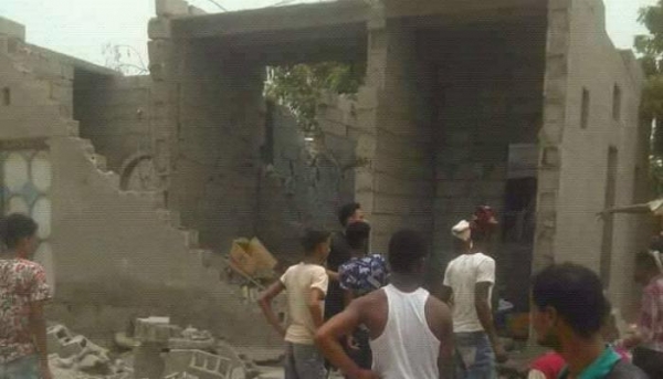 قصف حوثي مكثف يستهدف مناطق سكنية في حيس جنوبي الحديدة