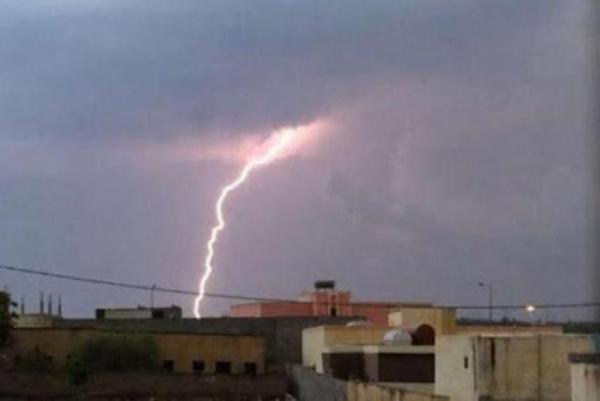 وفاة وإصابة 6 أشخاص جراء صواعق رعدية في محافظة لحج