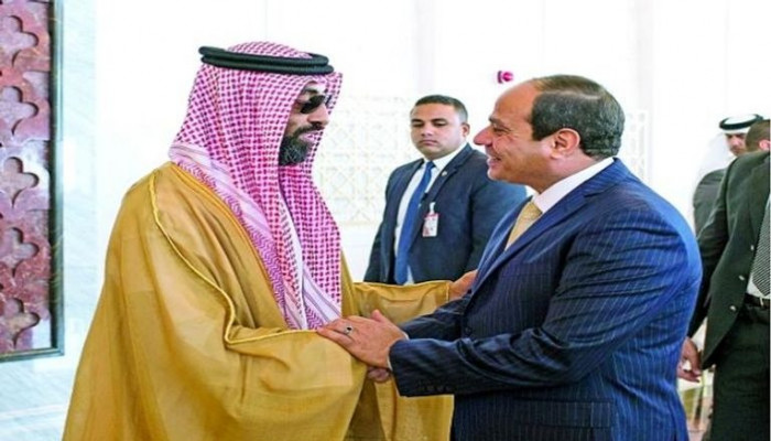 مصادر إعلامية مصرية توضح تداعيات اللقاء بينهم .. : السيسي يلتقي طحنون بمقر رئاسته في مدينة العلمين الجديدة