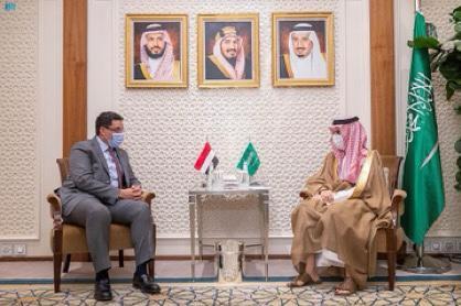 وزير الخارجية يبحث مع نظيره السعودي قضايا المغتربين في المملكة