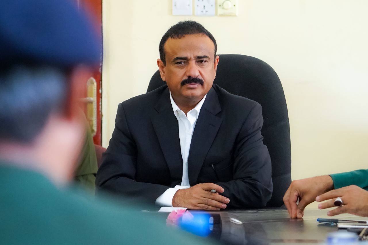 مقتل أحد أفراد حراسة محافظ شبوة في مدينة عتق اليوم.. تفاصيل