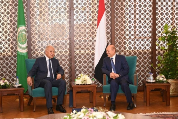 رئيس مجلس القيادة يدعو الجامعة العربية إلى دور فاعل في اليمن لاستعادة دولته وإنهاء الانقلاب