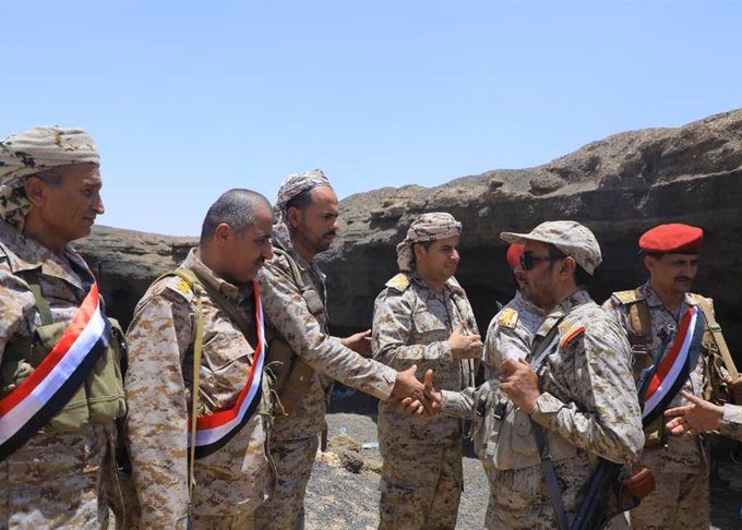 بن عزيز: القوات المسلحة جاهزة لمواجهة "الكهنوت" الحوثي وحسم المعركة عسكريا