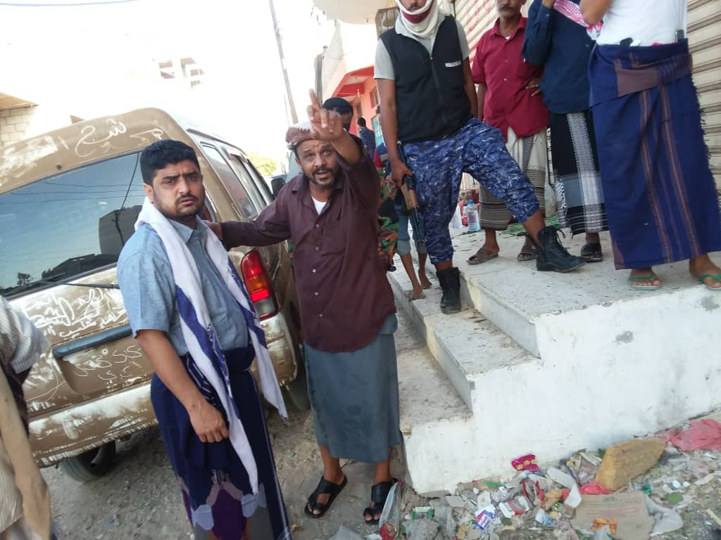 "ابو مشعل الكازمي" يقوم بزيارات تفقدية لبعض الأحياء الشعبية ويستمع لهموم المواطنين