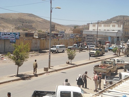 الحوثيون يُغلقون محلات تجارية في محافظة البيضاء لإجبار أصحابها على دفع جبايات