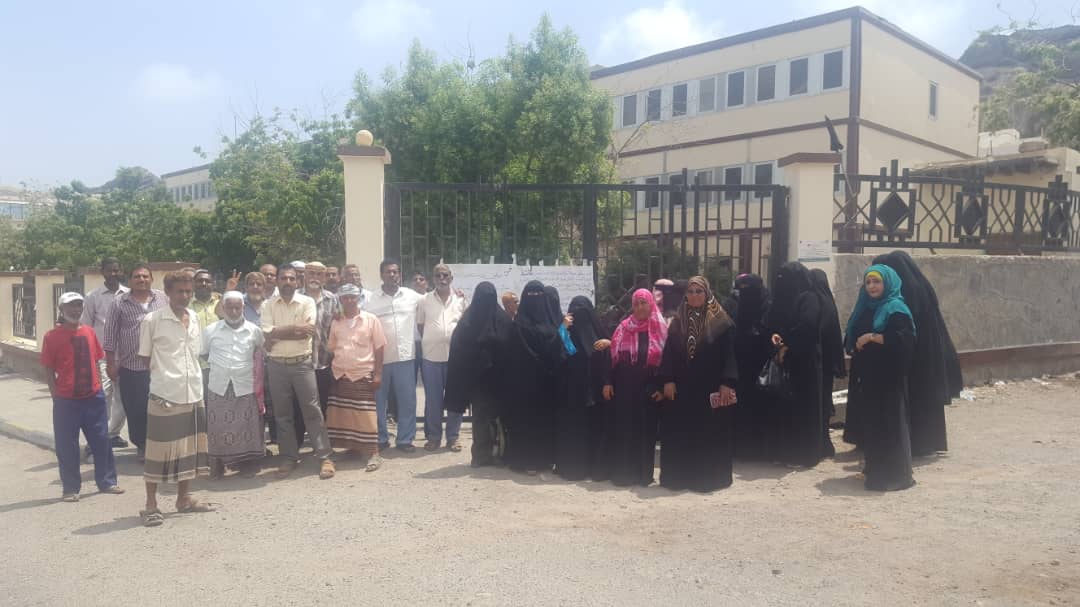 غضب واسع لموظفي هيئة استكشافات وانتاج النفط في عدن من وزارة المالية