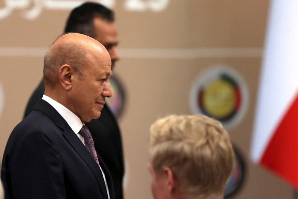الرئيس العليمي يغادر عدن إلى السعودية لإجراء مباحثات رفيعة حول فرص السلام وجهود مكافحة الإرهاب