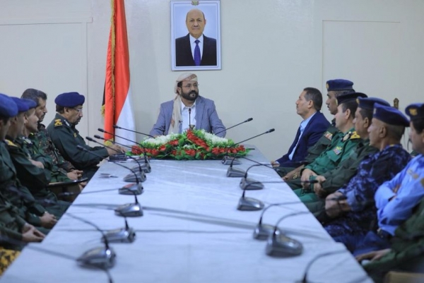 العرادة يوجه برفع حالة اليقظة والجاهزية القتالية في مأرب تحسباً لأي طارئ.. أجواء حرب