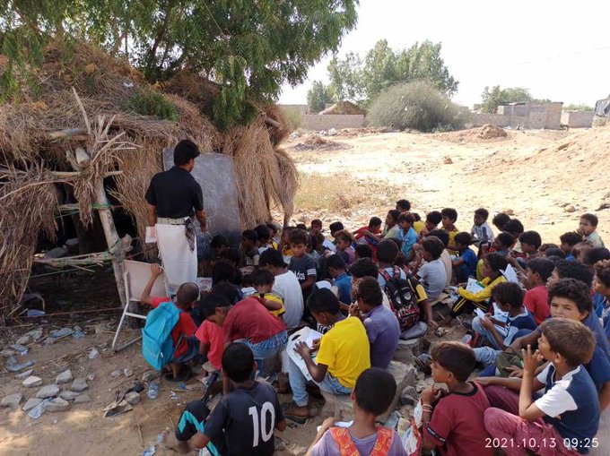 حقوق الإنسان: الحوثيون دمروا أكثر من 20 مدرسة في أربع مديريات بحجة