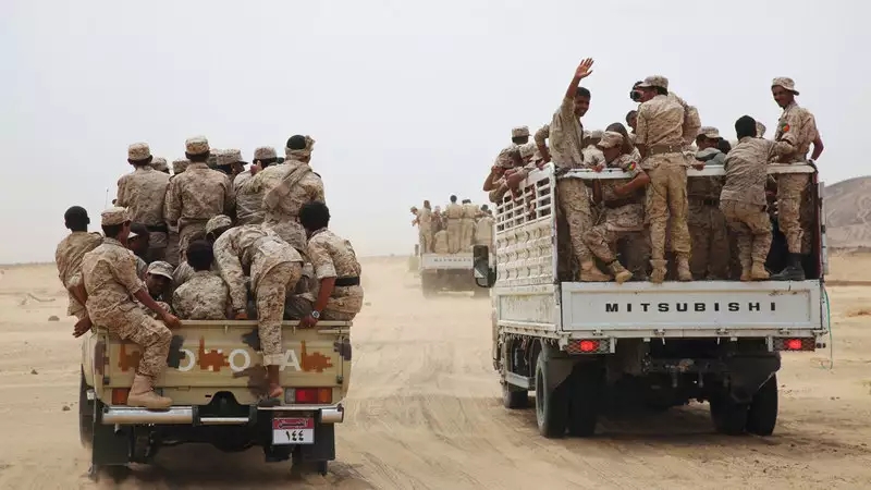 بوصول تعزيزات المحضار وشكري وأكرم أبو البراء لإفشال مخطط طارق عفاش بالساحل .. : عبدالله خليدي : كتائب أبو زرعة المحرمي ترفض تعزيز الخوخة لتسليمها للحوثي 