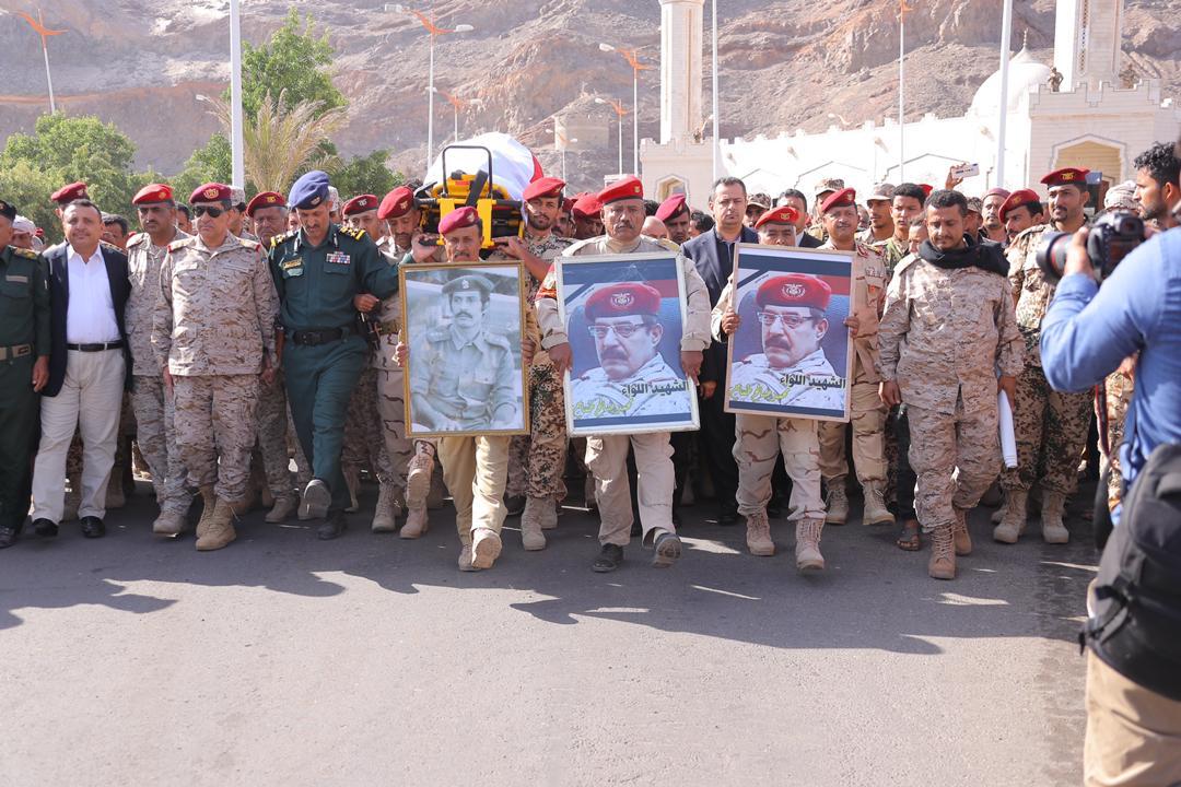 تشييع جنائزي مهيب لرئيس الاستخبارات العسكرية اللواء محمد صالح طماح في عدن*
