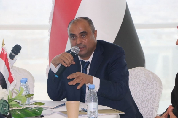 وزير المالية يُحذر من انهيار وشيك للاقتصاد اليمني بسبب زيادة معدل التضخم