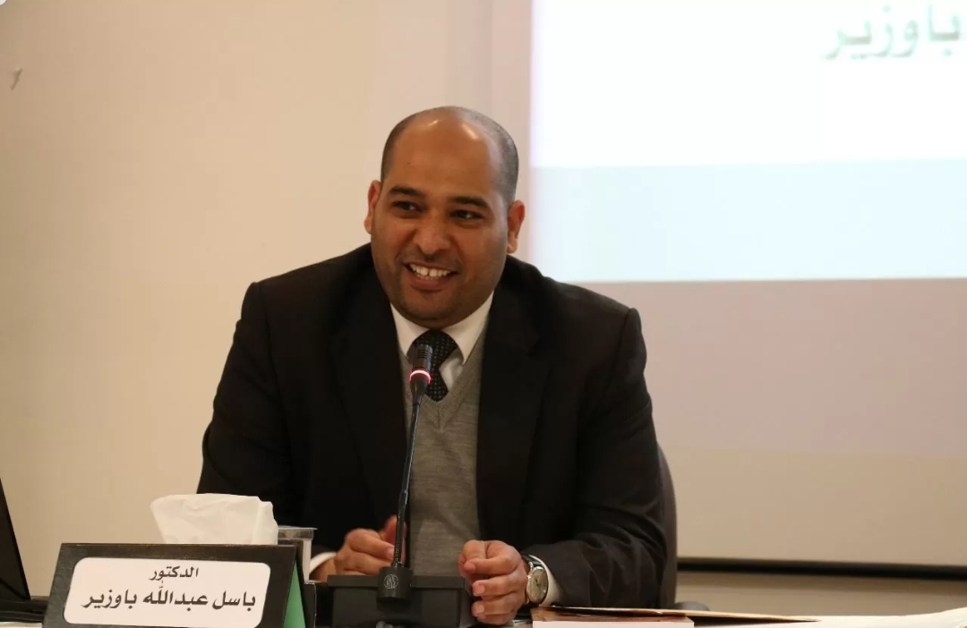 باسل باوزير يُحاضر عن إعادة الاعتبار للدستور في ندوة الفريق الاستشاري الدستوري للدعم في اليمن