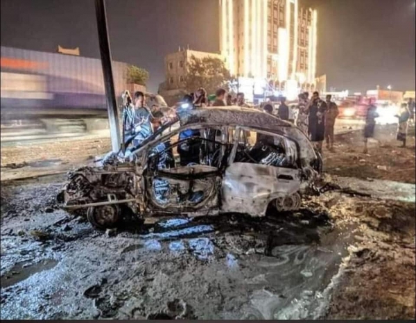 العليمي يوجه بفتح تحقيق عاجل في "التفجير" الذي استهدف سيارة الصحفي الحيدري بعدن