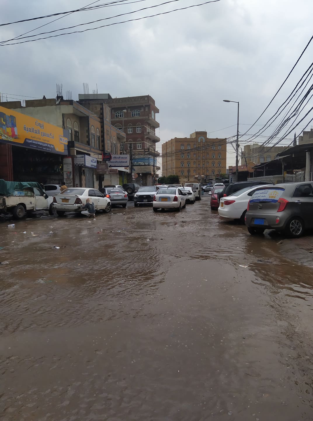 هطول أمطار غزيرة على العاصمة صنعاء وضواحيها