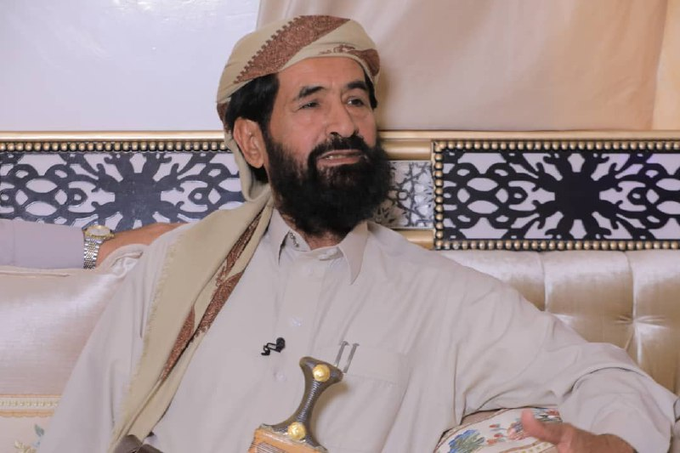 نجاة الشيخ القبلي والقيادي في المقاومة الشعبية بمأرب "علي بن غريب" من محاولة اغتيال بتفجير سيارة مفخخة على الخط الدولي