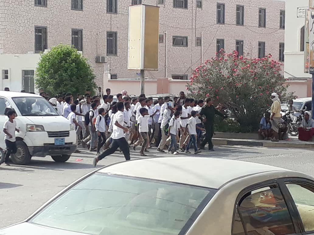 عاجل.. سلطات حضرموت تواجه الاحتجاجات بحظر التجوال وإيقاف الدراسة