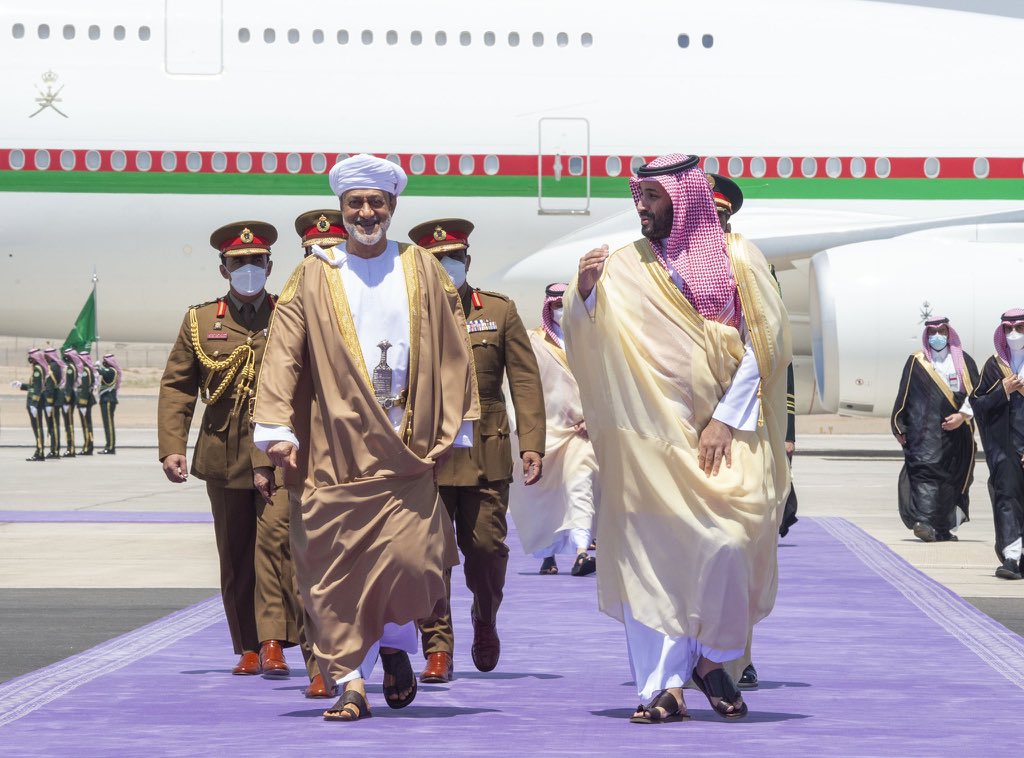 تقرير يرصد انعكاسات زيارة سلطان عمان إلى السعودية على ملف اليمن؟