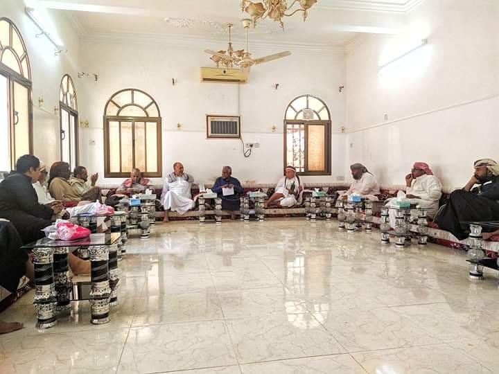 قبائل حضرموت تدعو رئيس الجمهورية إلى موقف من دعوات التجنيد خارج المؤسسة العسكرية والأمنية