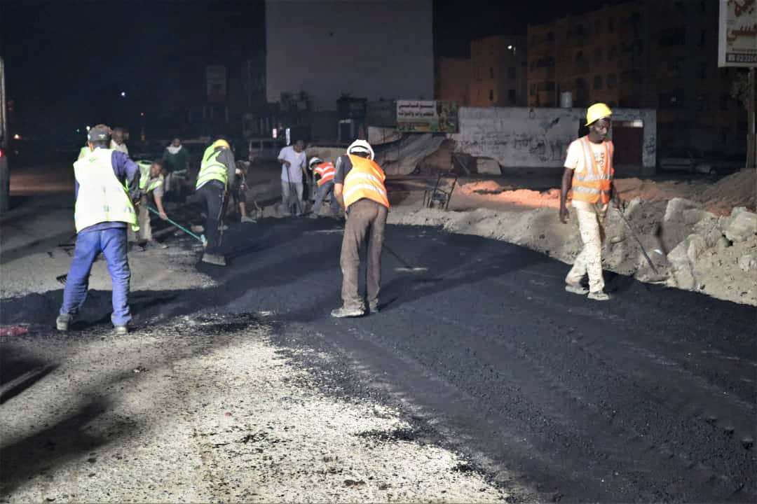 إنجاز سفلتت بعض الشوارع الرابطة في عدن