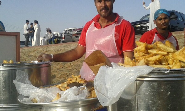 اليمنيون يفتقدون وجبات تقليدية في رمضان: موائد بلا "سمبوسة"