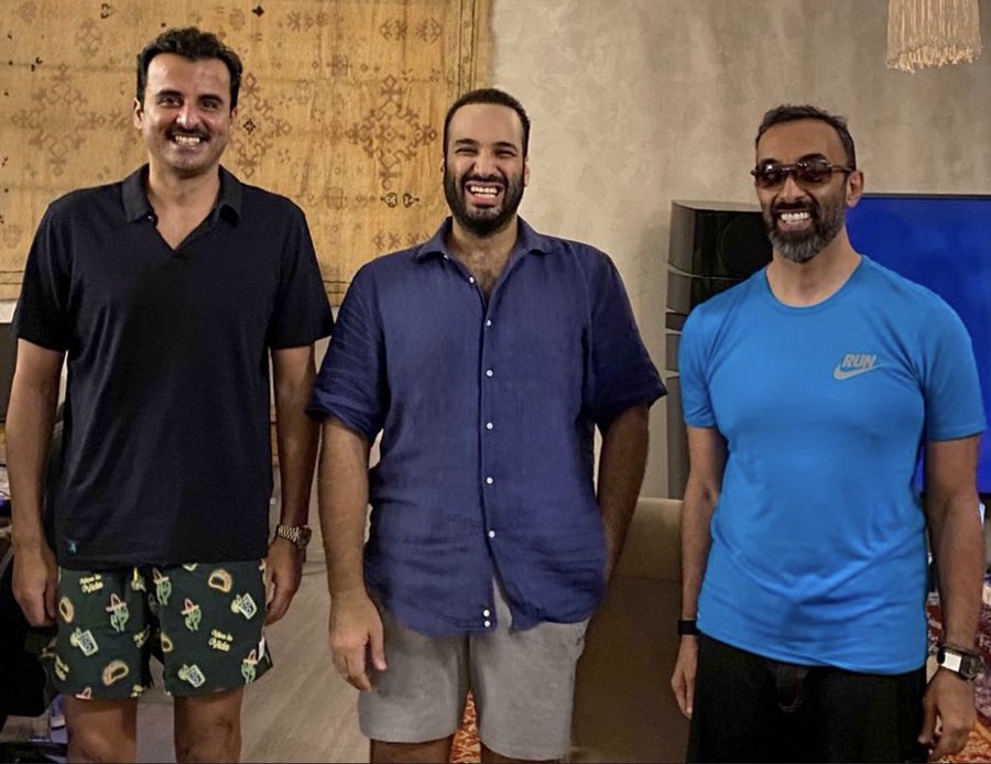 ماذا قال صحفي اسرائيلي عن "اللقاء الودي".. محمد بن سلمان وتميم وطحنون بن زايد على البحر الأحمر
