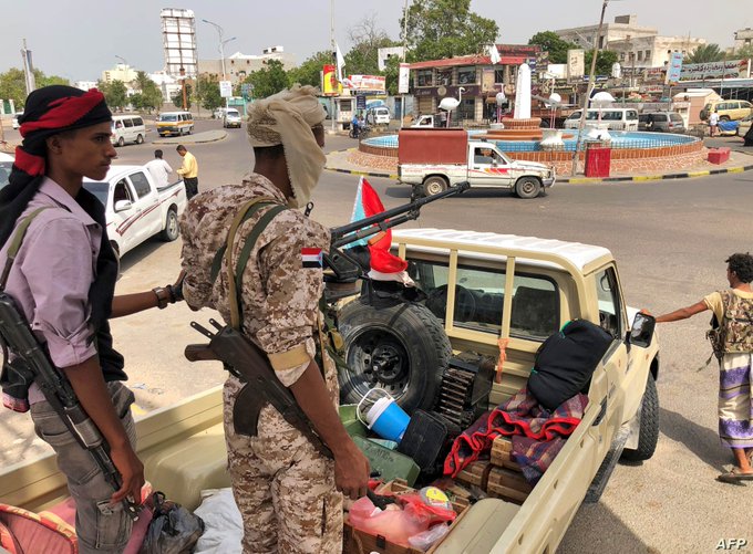 مليشيا الانتقالي في سقطرى تجري تدريبات عسكرية على أسلحة ثقيلة من الإمارات
