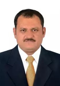 تساءل لماذا لم يتم التحقيق للتجاوزات في قص الشريط لمعمل غاز الأوكسجين وصراع الوكلاء بمحافظة عدن .. : رشيد :  يالملس أيعقل كل هؤلاء يقبضون رواتب متعددة ازدواجية الوظائف ؟!