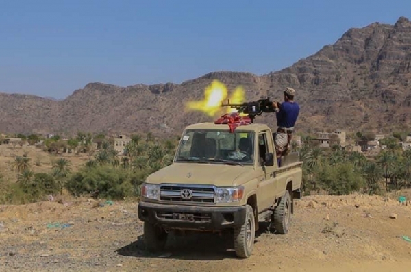 معارك عنيفة بين قوات الجيش والحوثيين غربي تعز