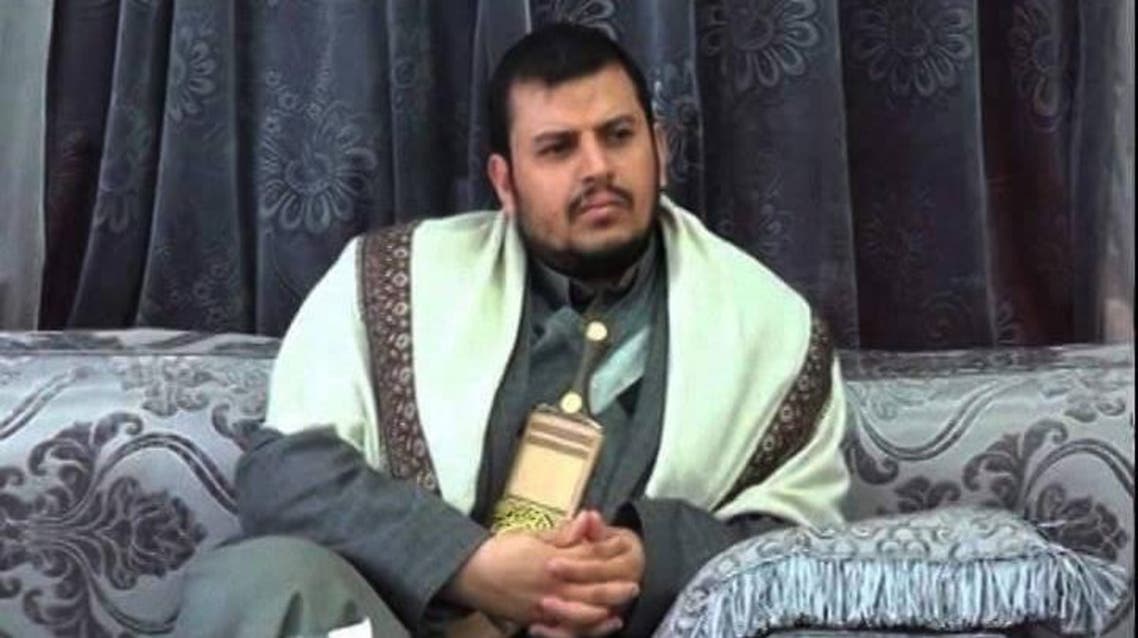 زعيم مليشيا الحوثي يهاجم المجلس الرئاسي ويعلق على إزاحة هادي