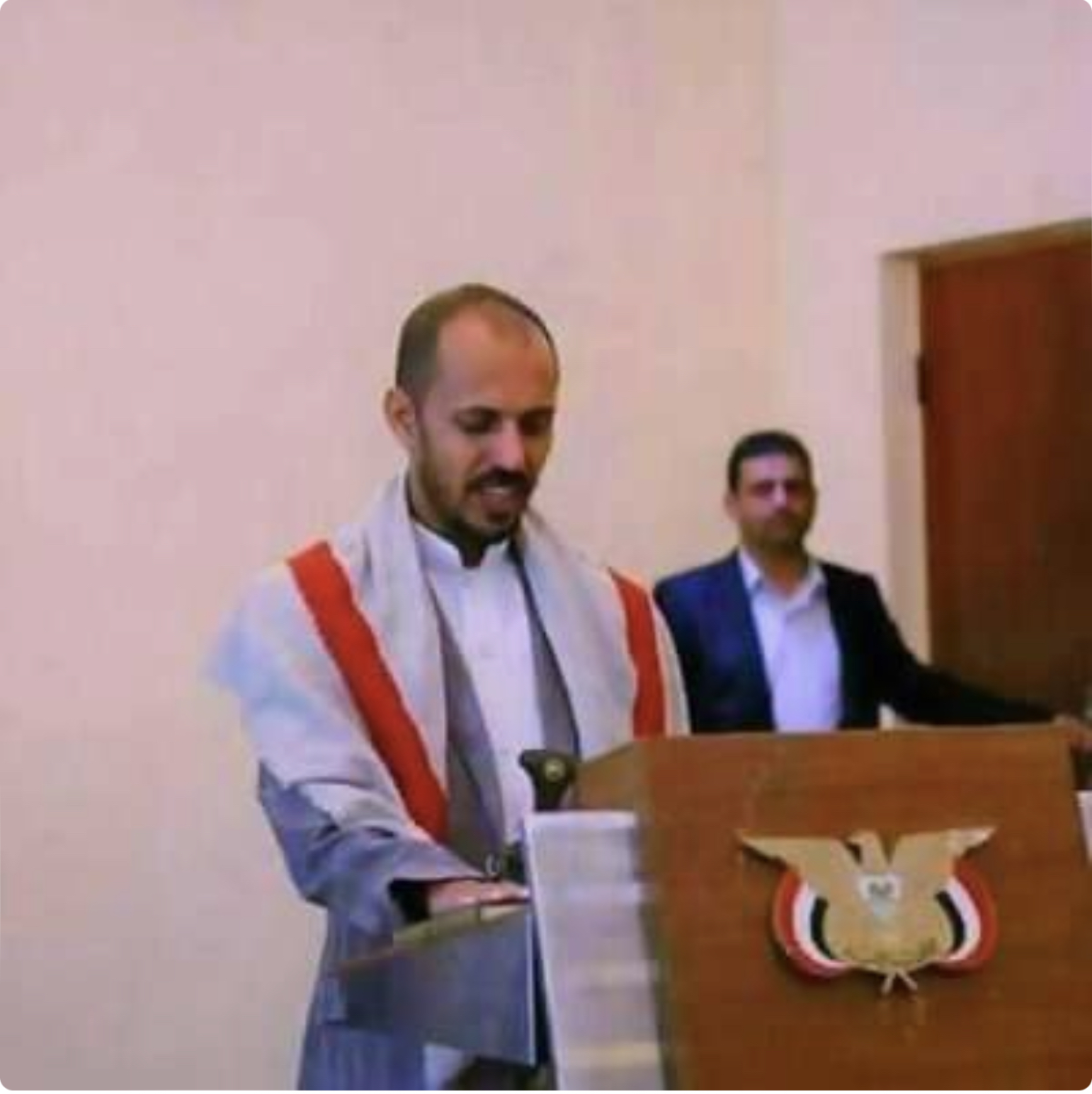 قيادي حوثي يعلن الرحيل عن صنعاء ويقول ان الرجس حل في المدينة