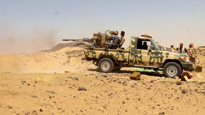 تجدد المعارك العنيفة بين قوات الجيش والحوثيين جنوب مأرب.. آخر التطورات