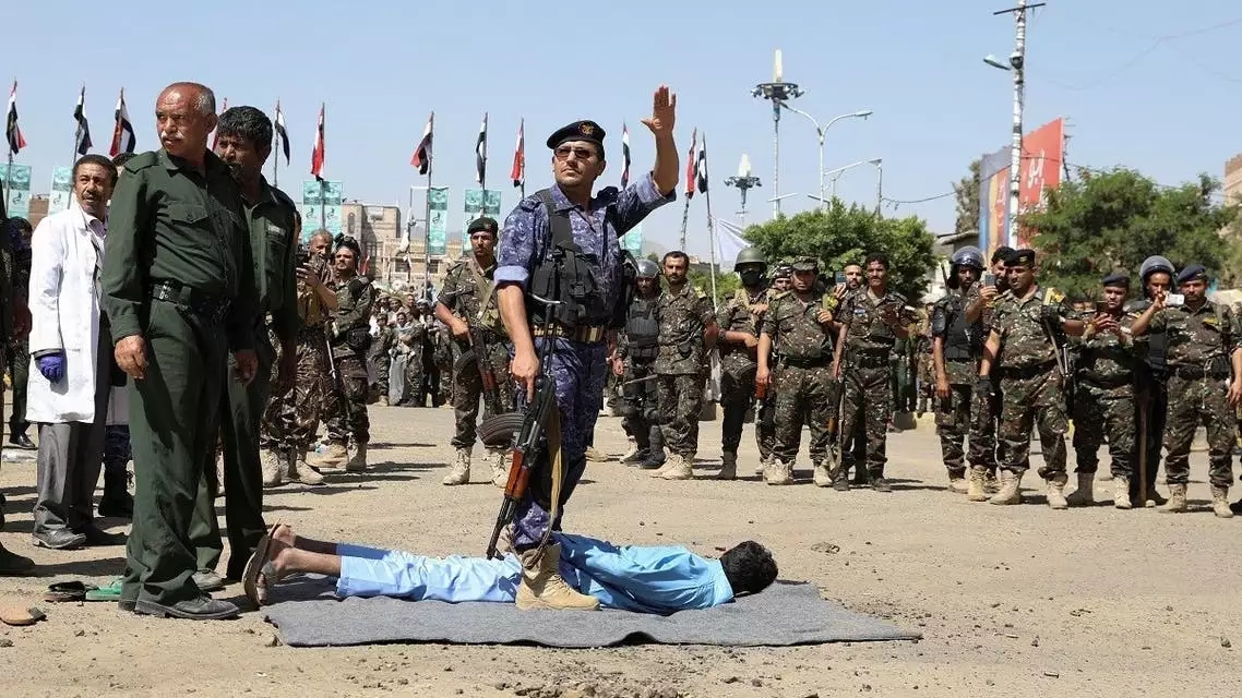 عاجل و لوجه الله ممن يستطيع التواصل مع الغرباء من أولياء الدم في صنعاء ..  : باخريبه يعلن إستعداد دفع الدية عن الشاب محمد اللبي لدى أولياء الدم 