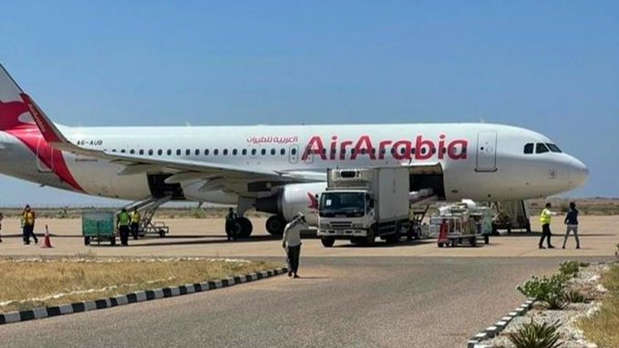 الإمارات تنشئ مهبط طيران جديدا وترسل فريقاً أجنبياً للعمل في جزيرة سقطرى اليمينة